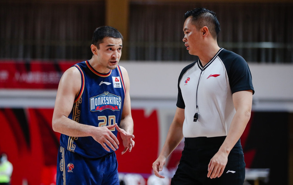 集结日德甲传出新动向，纽卡斯尔绝杀压哨，管理层表态——压力陡增，更衣室氛围转暖的简单介绍