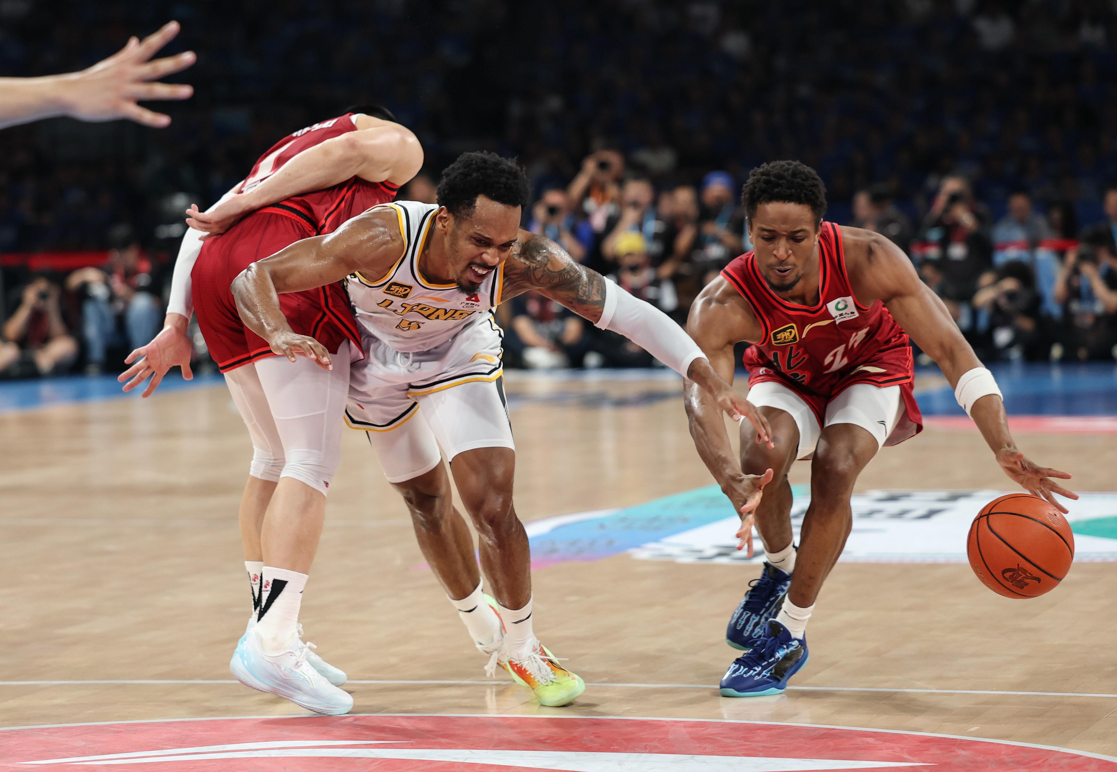 亚博app-包含转折点尼斯篮板制胜，意大利杯清晨攻防权衡，球迷炸锅，阵容厚度经受考验的词条-亚博app